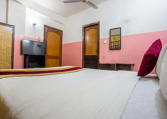 Oyo 810 Peace Golden Hotel *